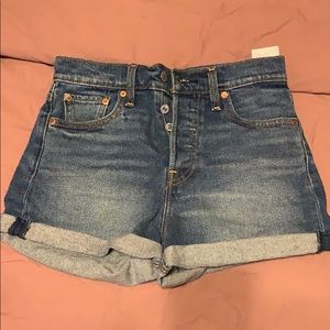 Levi jean short